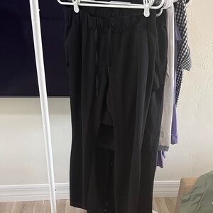 Lululemon women’s black cropped pants